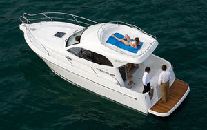 cabin-cruiser entrobordo
