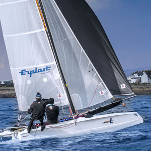 catamarano sportivo da turismo