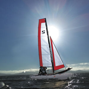 catamarano sportivo per scuola