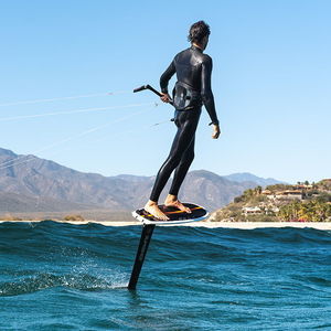 tavola da kitesurf con foil