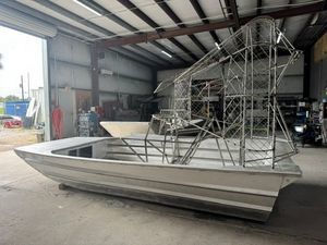air-boat per trasporto passeggeri 1