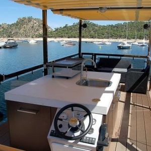 pontoon boat fuoribordo