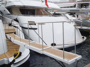 passerella per yacht / telescopica / a scomparsa / girevole