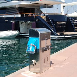 colonnina di distribuzione elettrica / di distribuzione di acqua / con illuminazione incorporata / per pontile