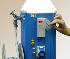 sistema di pagamento con carta per colonnina per pontile