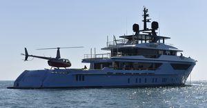 mega-yacht da crociera