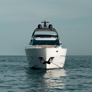 motor-yacht da crociera / con fly / in fibra di vetro / con scafo planante
