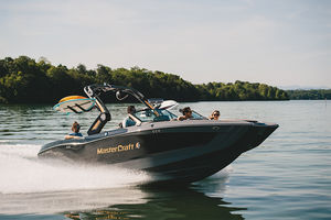 deck boat entrobordo