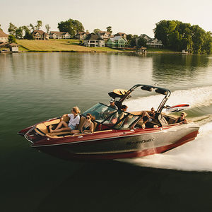 deck boat entrobordo