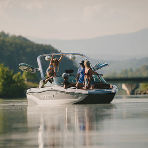 deck boat entrobordo