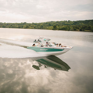 deck boat entrobordo