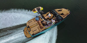 deck boat entrobordo