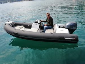 gommone fuoribordo / RIB / con console centrale / tender per super-yacht