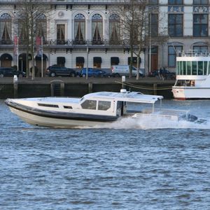 barca professionale patrol boat