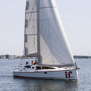 monoscafo / da regata e crociera / con poppa aperta / con 2 cabine