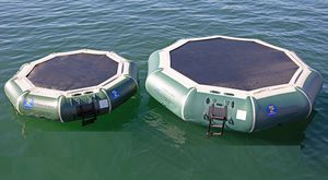 gioco acquatico trampolini