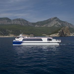 barca per trasporto passeggeri