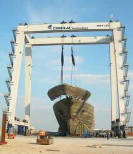 gru per cantiere navale