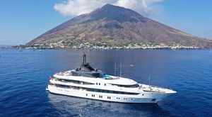 mega-yacht da crociera 1