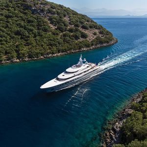 mega-yacht da charter