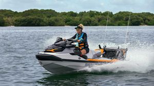 moto d'acqua seduto