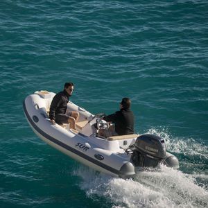 gommone fuoribordo / semirigido / con console laterale / con prendisole