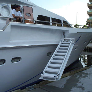 scaletta per yacht / a scomparsa / di imbarco / idraulica