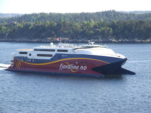 traghetto per auto catamarano