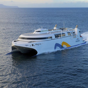 traghetto per auto catamarano