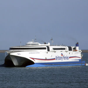 traghetto per auto catamarano 1