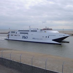traghetto per auto catamarano 1