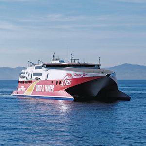 traghetto per auto catamarano 1
