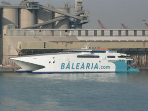 traghetto per auto catamarano