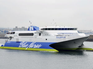traghetto per auto catamarano