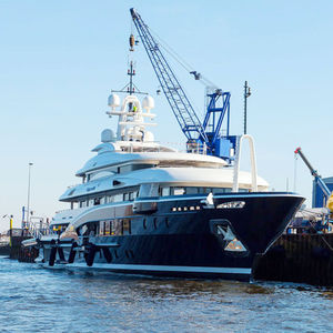 mega-yacht di lusso da crociera