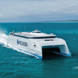 traghetto per auto catamarano