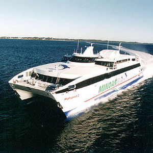 traghetto per auto catamarano