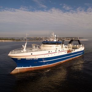 nave da pesca professionale peschereccio a strascico 1