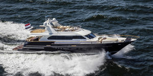 motor-yacht da crociera / tradizionale / con fly / IPS