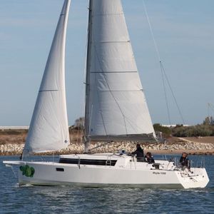 barca a vela da crociera / con cockpit chiuso / con 2 o 3 cabine / a chiglia retrattile