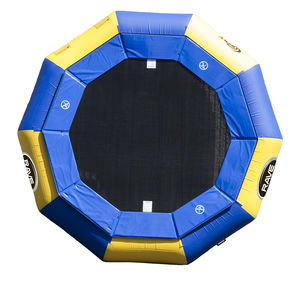 gioco acquatico trampolini