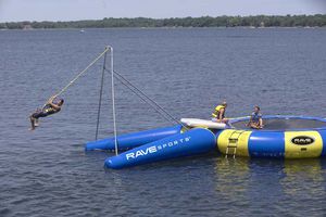 gioco acquatico altalene