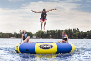 gioco acquatico trampolini