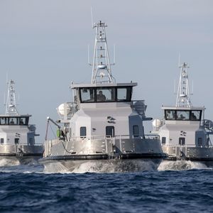 barca professionale ibrida diesel-elettrica