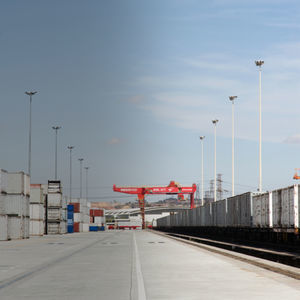 gru di impilaggio per container su rotaie