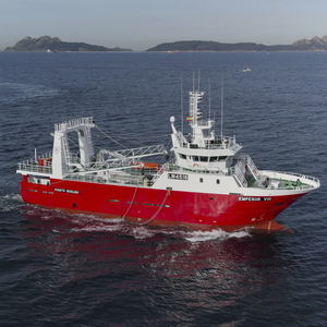 nave da pesca professionale peschereccio a strascico 1