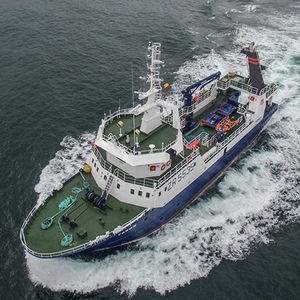 nave da pesca professionale peschereccio a strascico