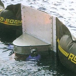 skimmer per idrocarburi a stramazzo