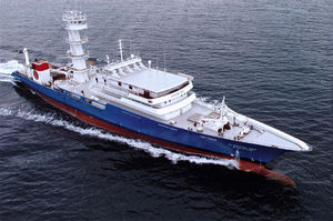 nave da pesca professionale tonniera