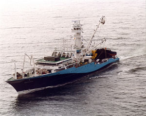 nave da pesca professionale tonniera